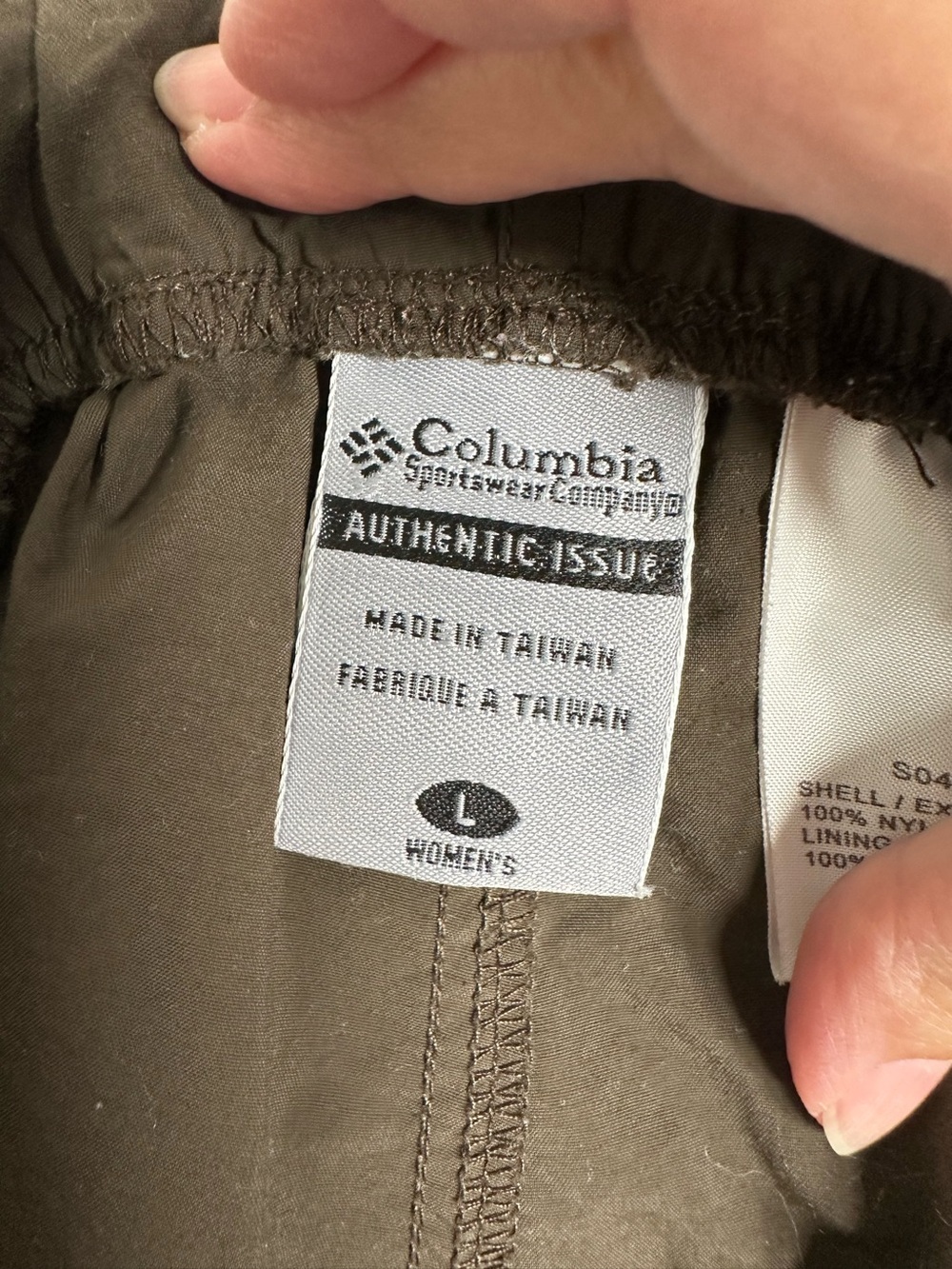 Columbia Women’s Nylon Cargo Shorts Size L - Picture 5 of 6